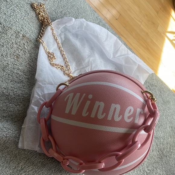 ATL HOUSE WIVES CHIC’ Basketball Shaped Chain Bag - Picture 3 of 16